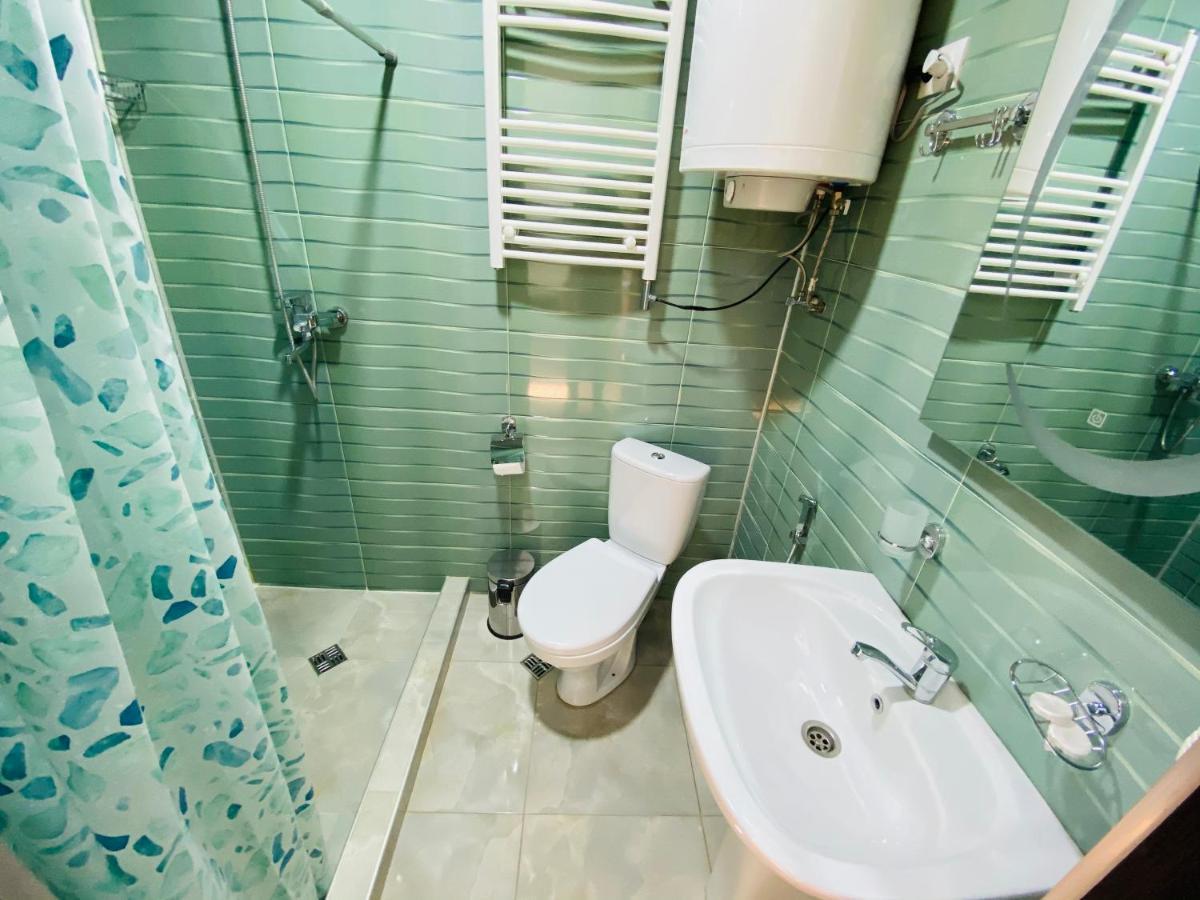 Guesthouse Alpenrose Mestia Ngoại thất bức ảnh