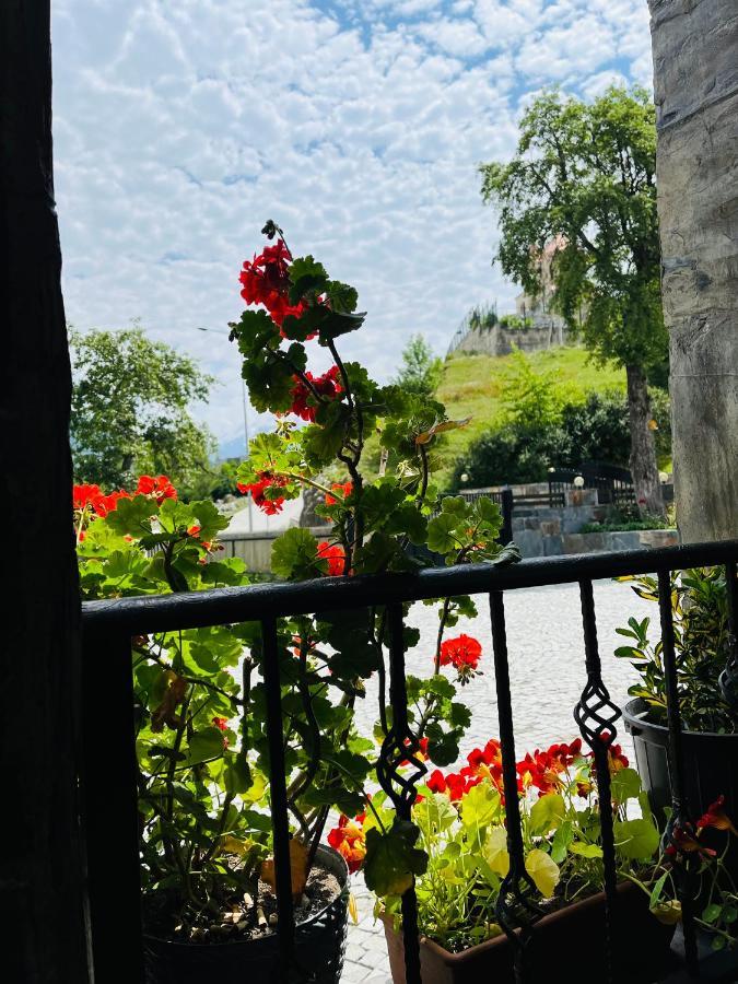 Guesthouse Alpenrose Mestia Ngoại thất bức ảnh
