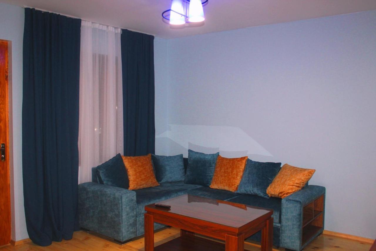 Guesthouse Alpenrose Mestia Ngoại thất bức ảnh
