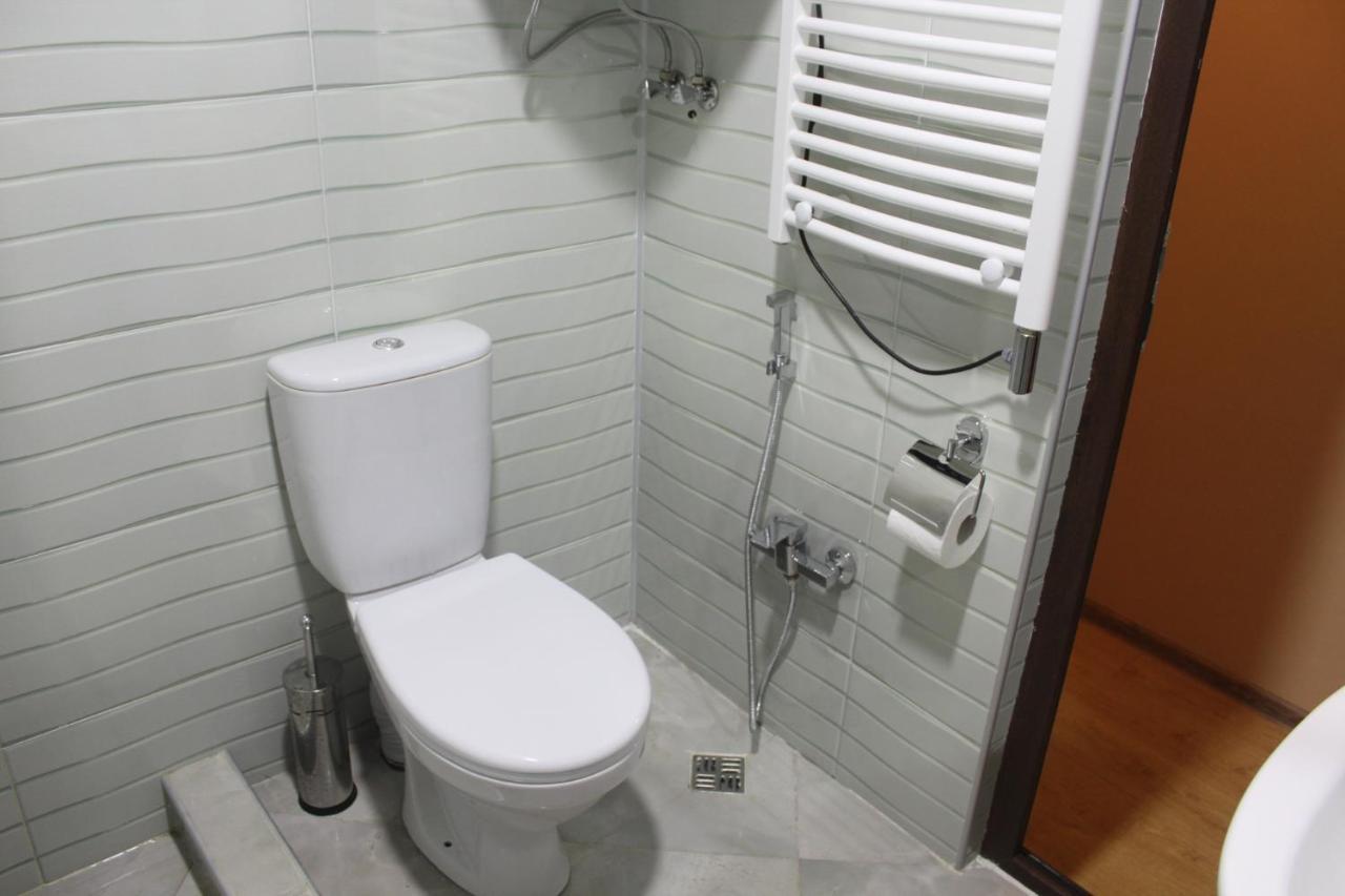Guesthouse Alpenrose Mestia Ngoại thất bức ảnh