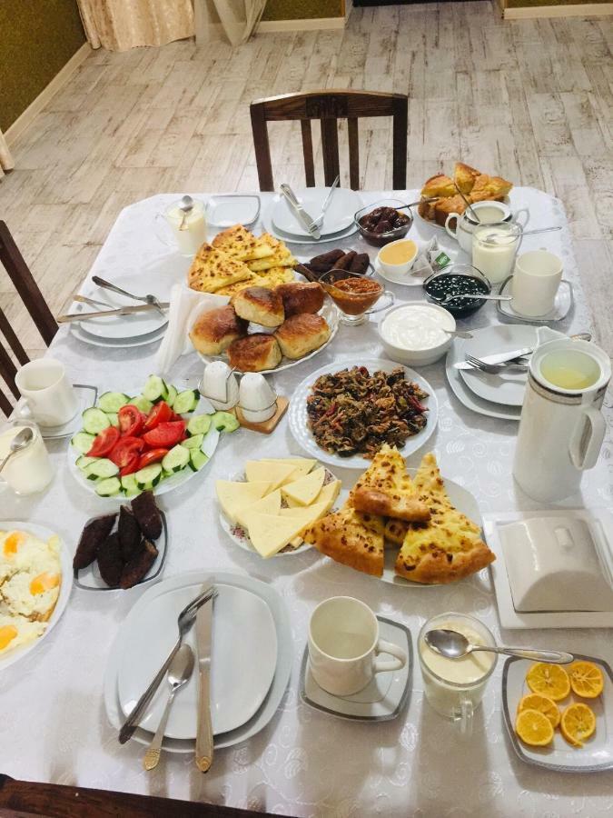 Guesthouse Alpenrose Mestia Ngoại thất bức ảnh