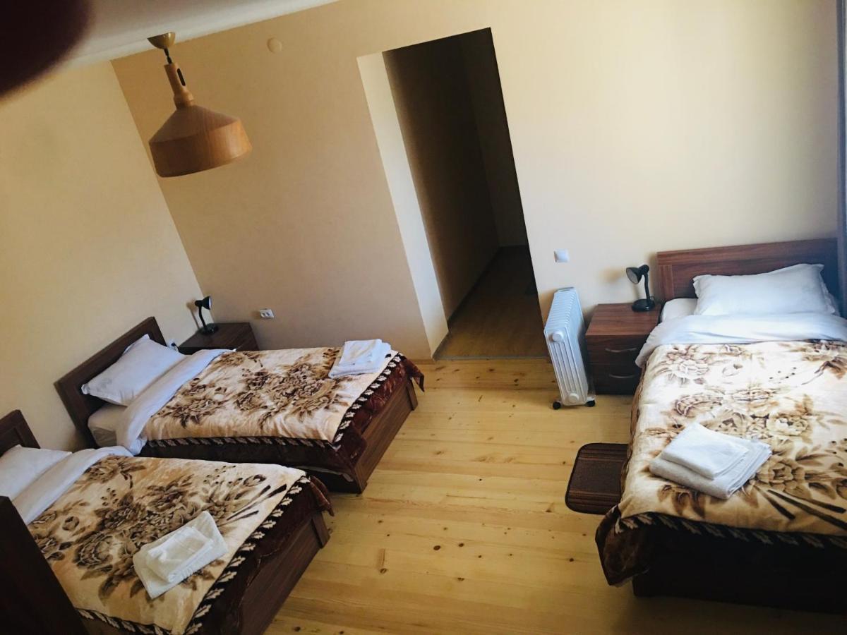 Guesthouse Alpenrose Mestia Ngoại thất bức ảnh